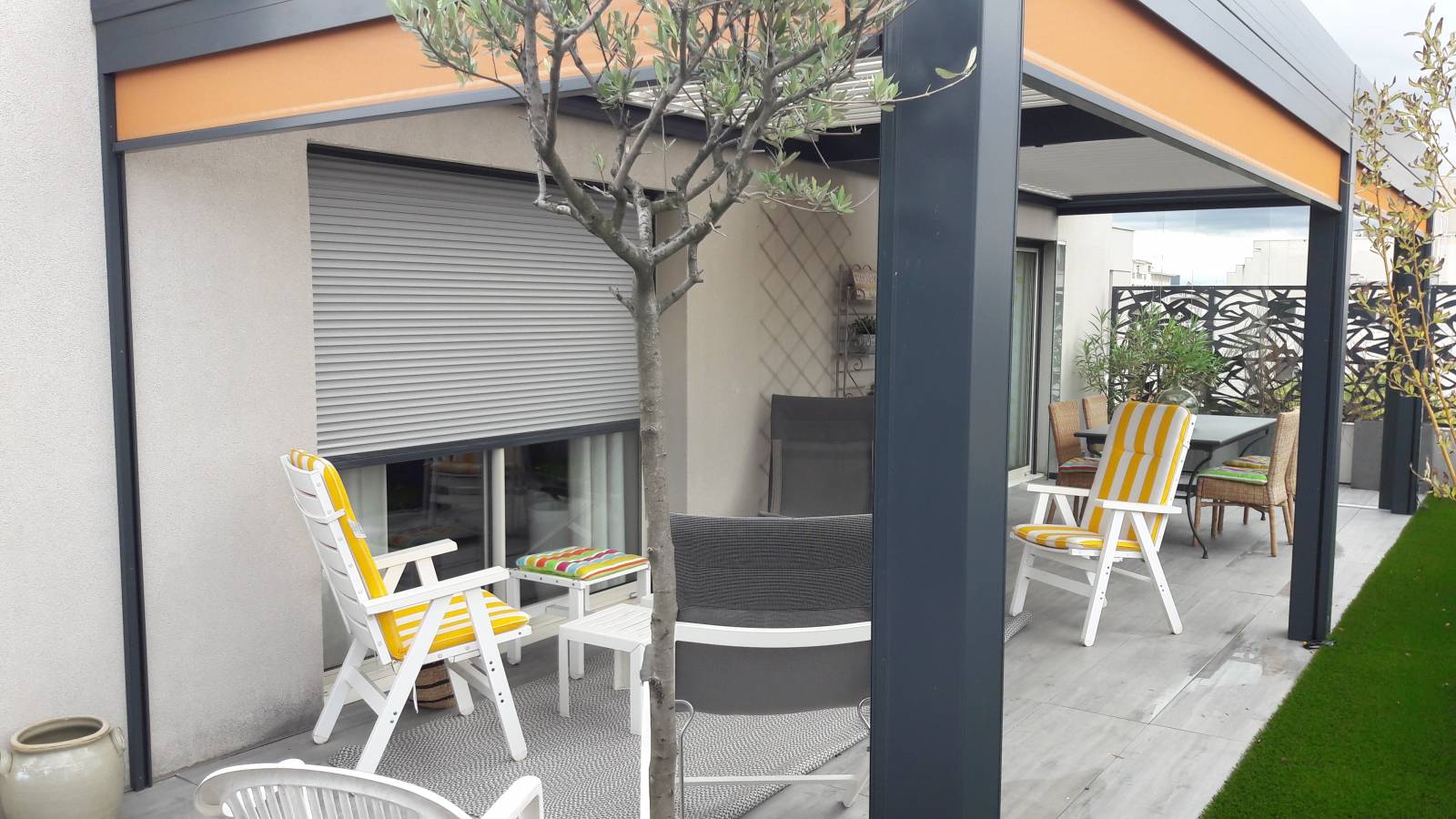 Etude et installation d'une pergola bioclimatique sur un toit terrasse à Lyon dans le Rhône