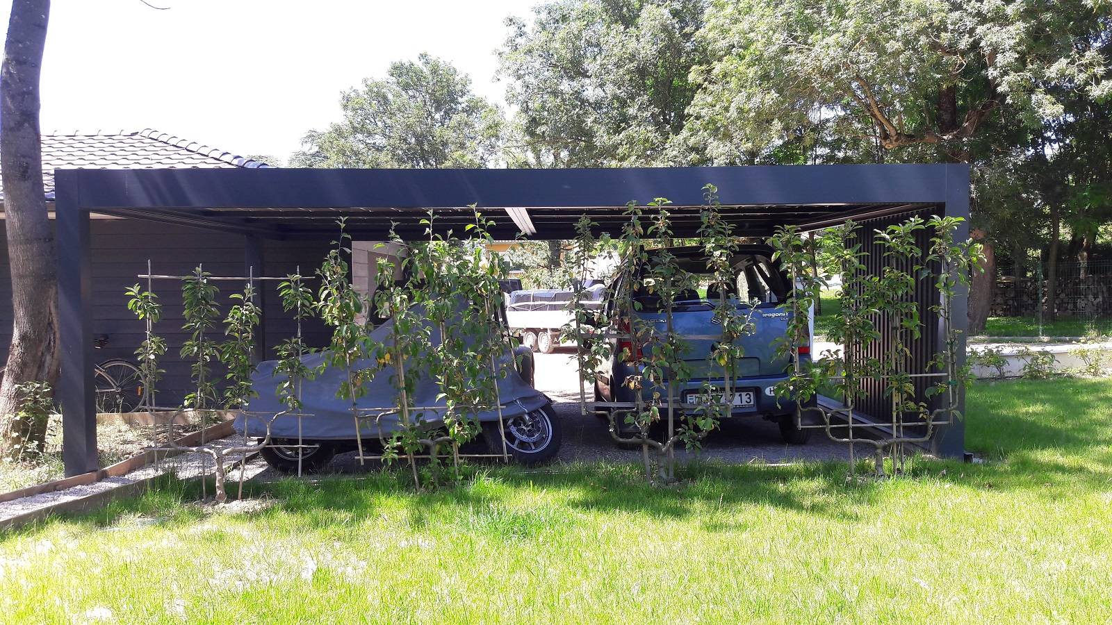 ABRI VOITURE CARPORT TOIT PLAT - STRUCTURE ALU ET TOITURE PARECLOSÉE EN ALUMINIUM