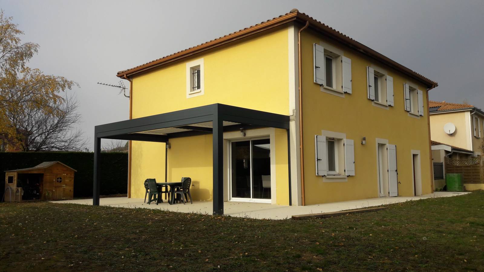 R.M - Pergola bioclimatique à Chassieu