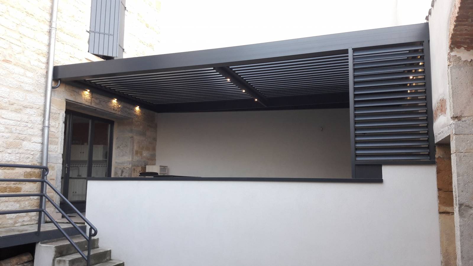 PERGOLA BIOCLIMATIQUE - CHASSELAY (69)