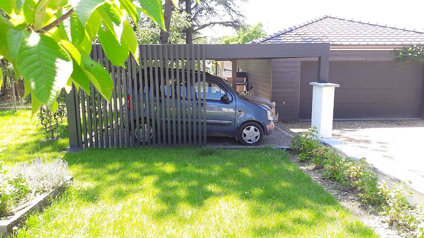Abris de voiture près de Villefranche