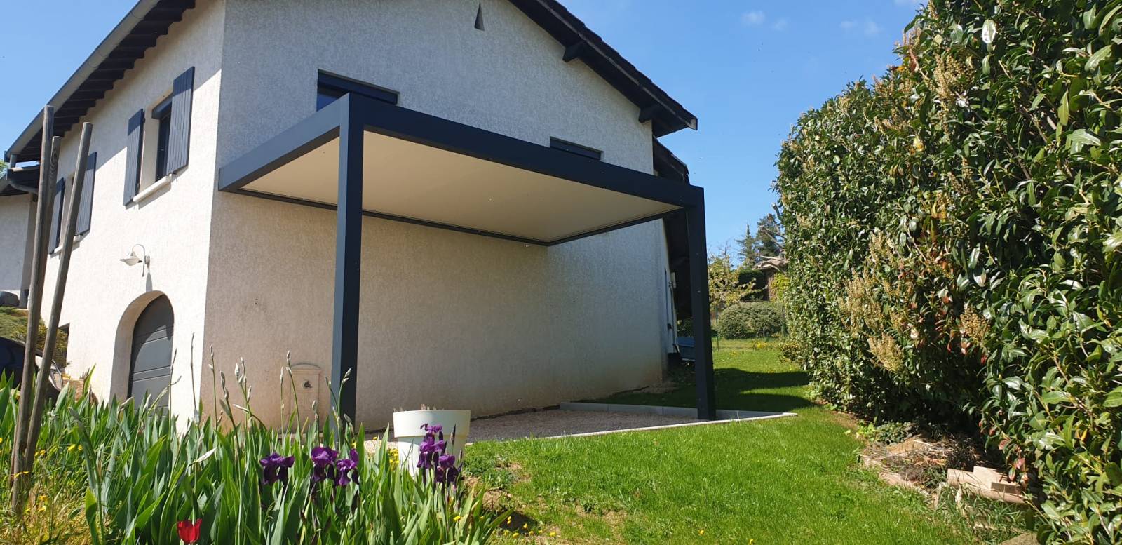 Carport / Abris de Voiture adossé contre façade.