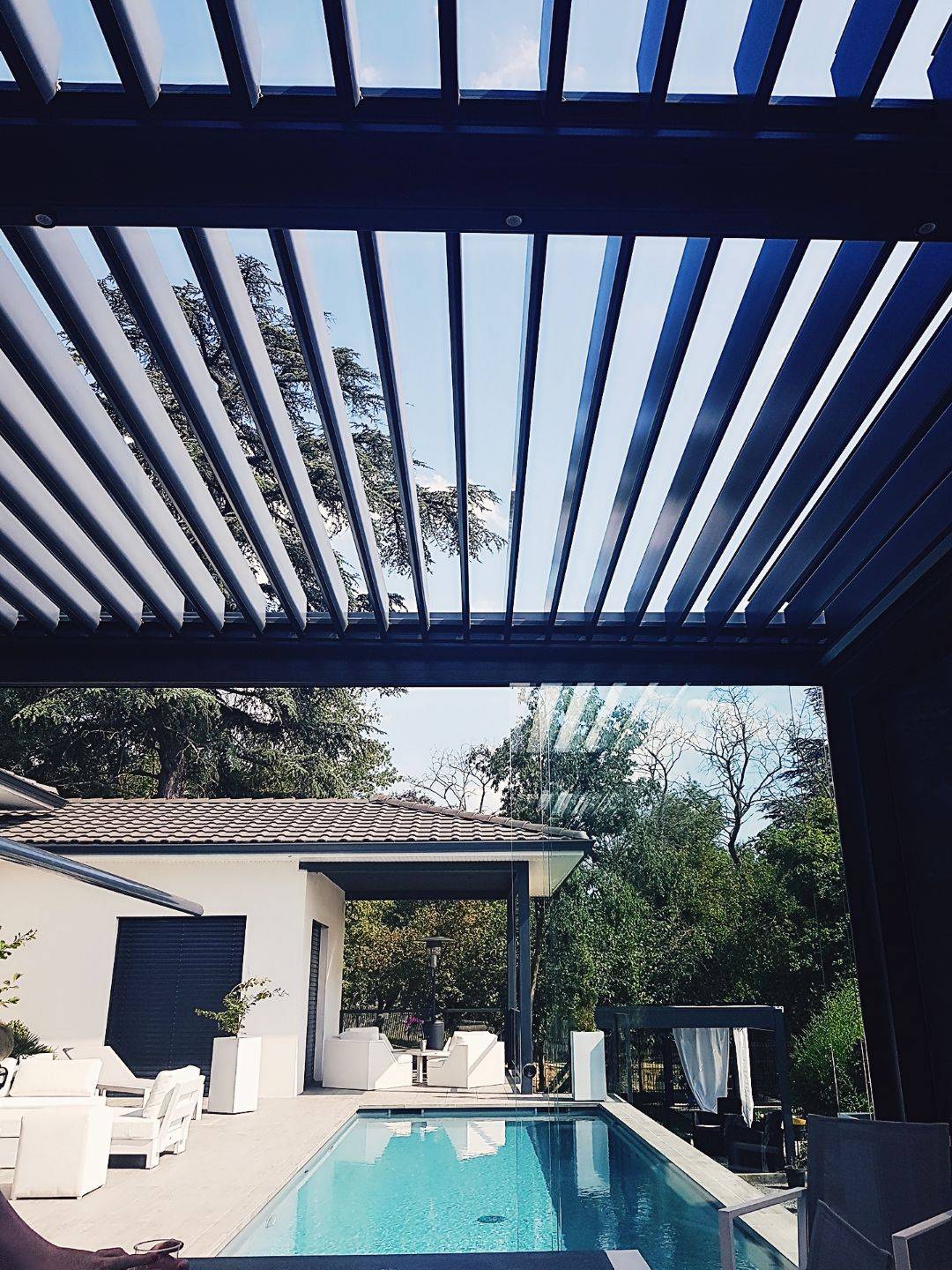 A.L. - PERGOLA BIOCLIMATIQUE À TOUSSIEU (69)