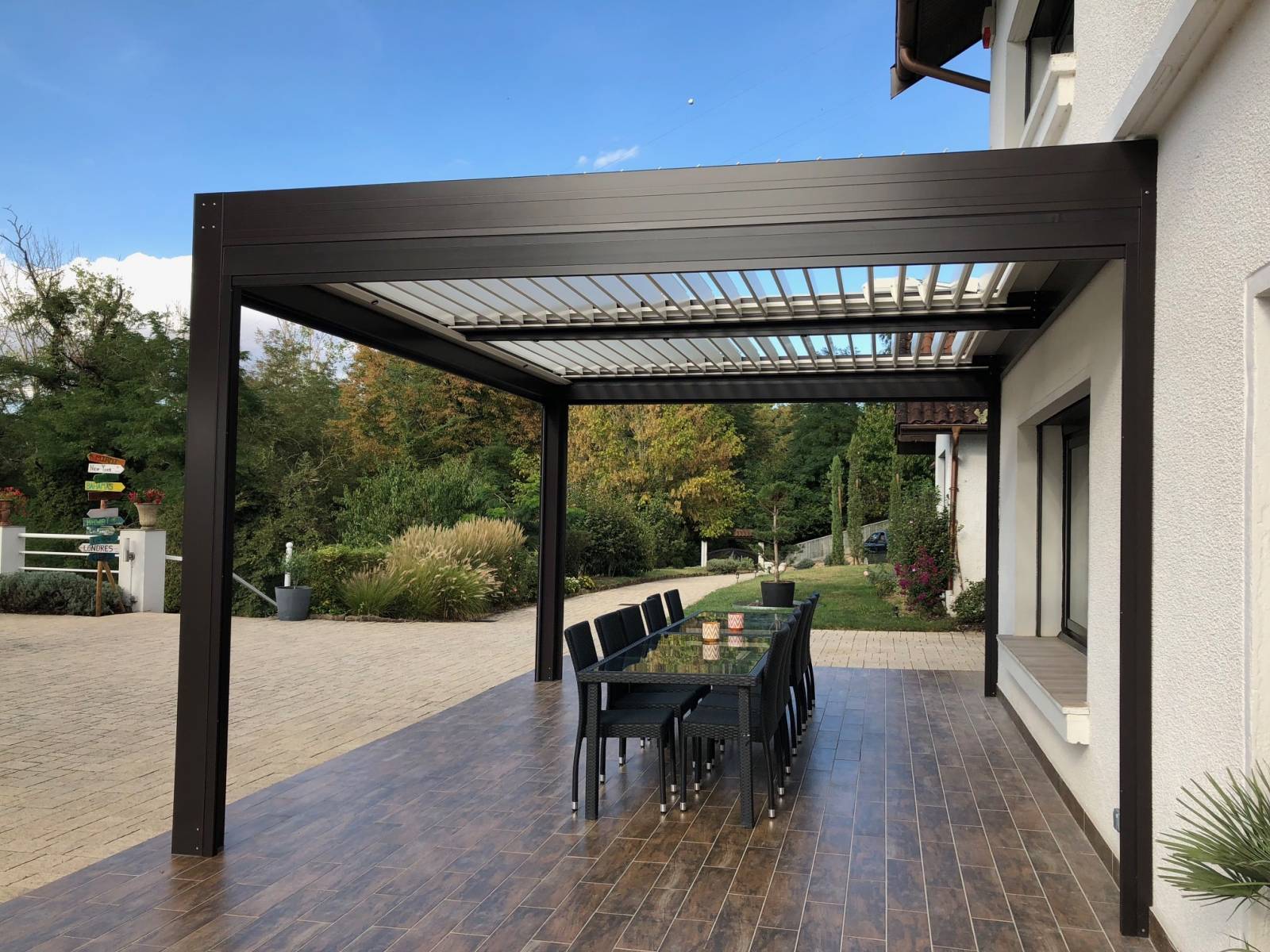 Pergola bioclimatique sur mesure coloris spécial 5x4m  bioclimatique en aluminium à lames orientables à LYON