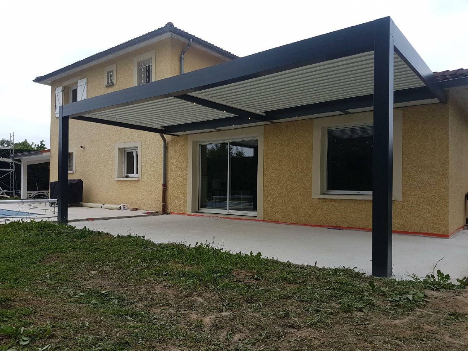 S.C. - PERGOLA BIOCLIMATIQUE À GUEREINS (01)