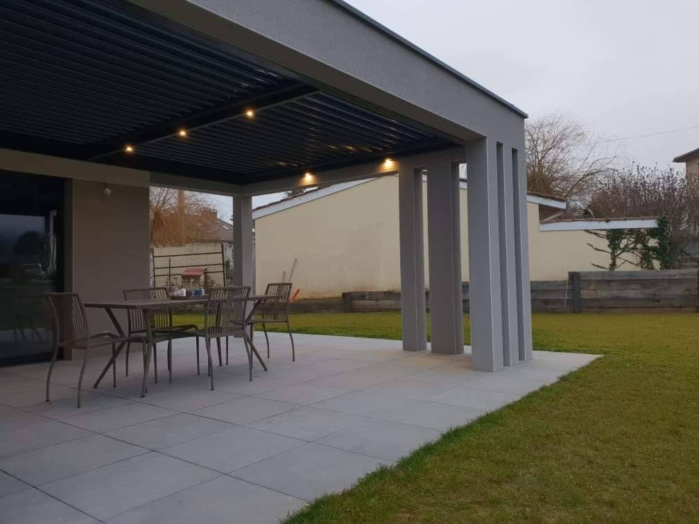 terrasse abritée insérée cadre béton 