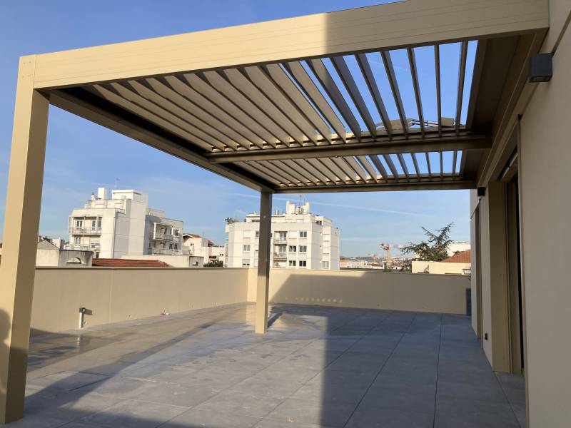 Pergola 2 modules bioclimatiques, RAL2525 SABLÉ YUMA 