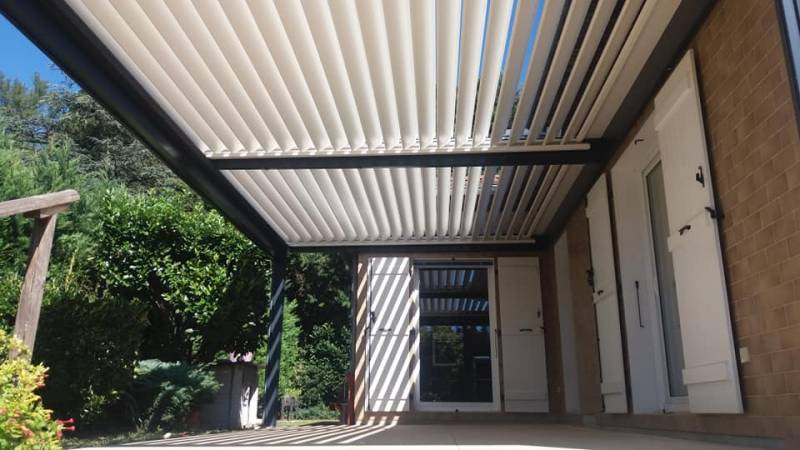 C.B. Pergola Bioclimatique à Fontaines Sur Saône (69)