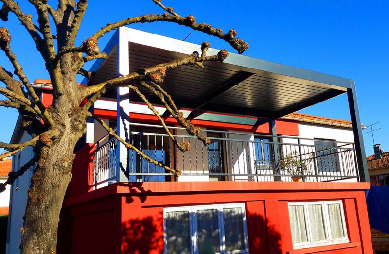 Pergola bioclimatique à Arnas
