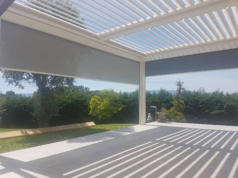 Stores latéraux ZIP pour pergola bioclimatique SOLISYSTEME blanche autoportée 5x4m 