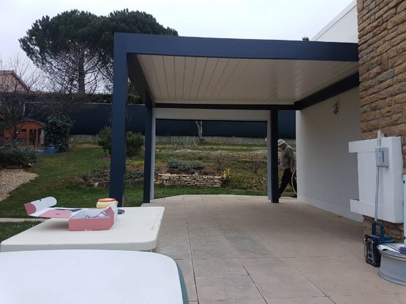 B.H. - PERGOLA BIOCLIMATIQUE À LIMAS (69)