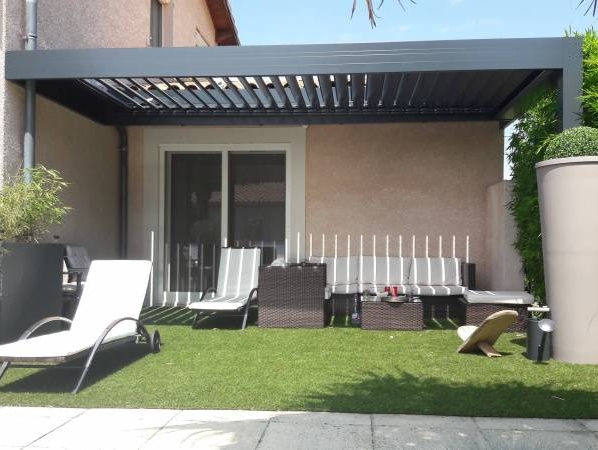 L.A. - PERGOLA BIOCLIMATIQUE À SAINT LAURENT DE MURE (69)