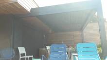 Pergola avec grand débord de toit
