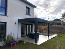 Pergola bioclimatique à lames orientables à Civrieux d'Azergues