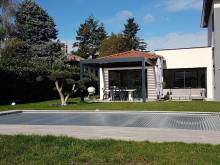 Pergola sur maison moderne