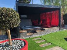 Pergola bioclimatique en espace lounge- CHASSELAY (69)